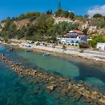 Elena\'S Seafront Deluxe Studios