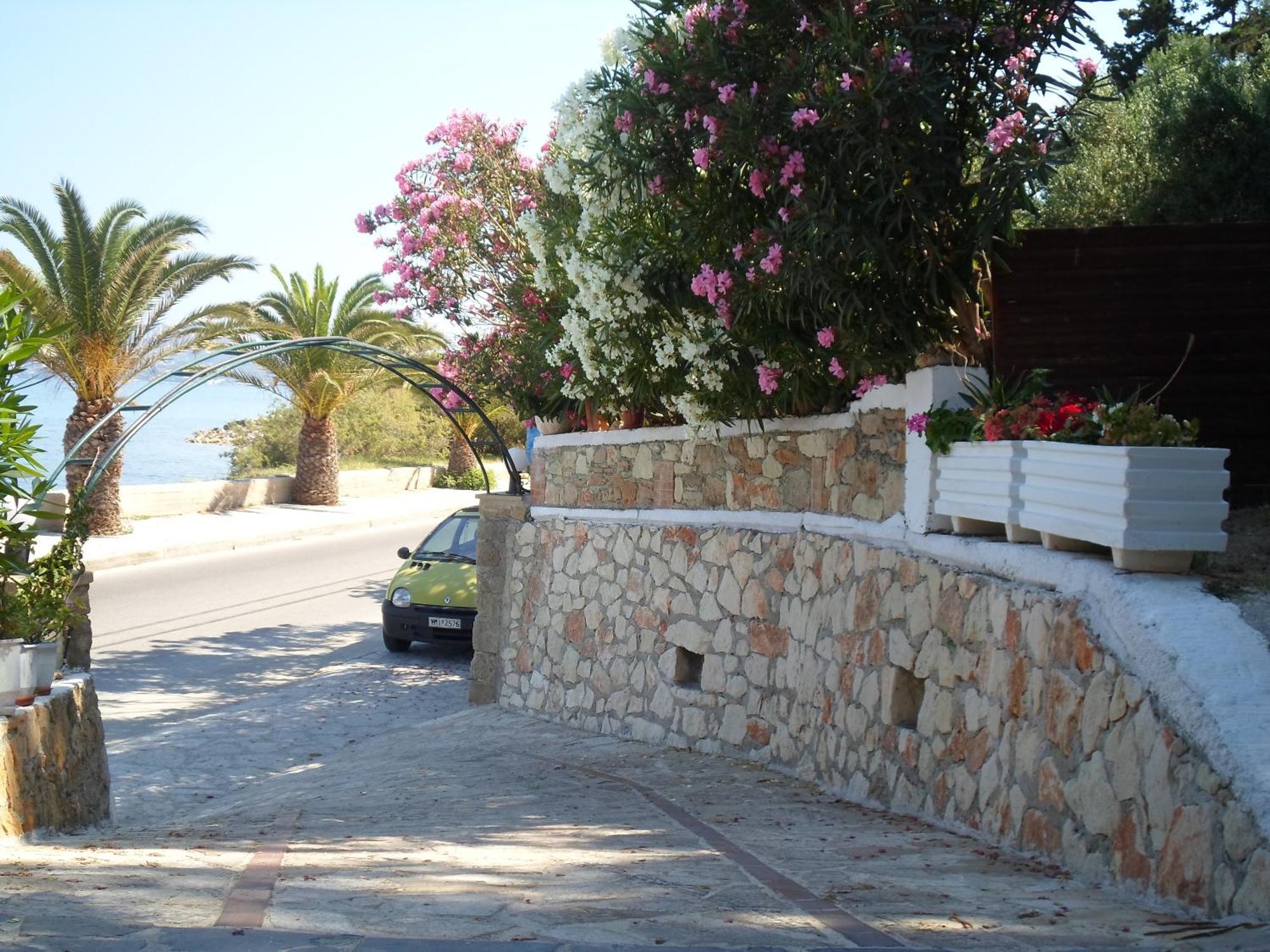 Elena's Seafront Deluxe